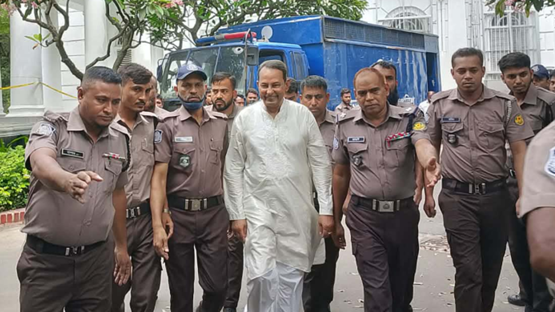 ৩০ বছরের দণ্ড, ভোগ করতে হবে ১০ বছর
